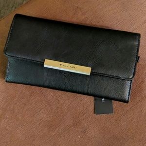 Tahari wallet